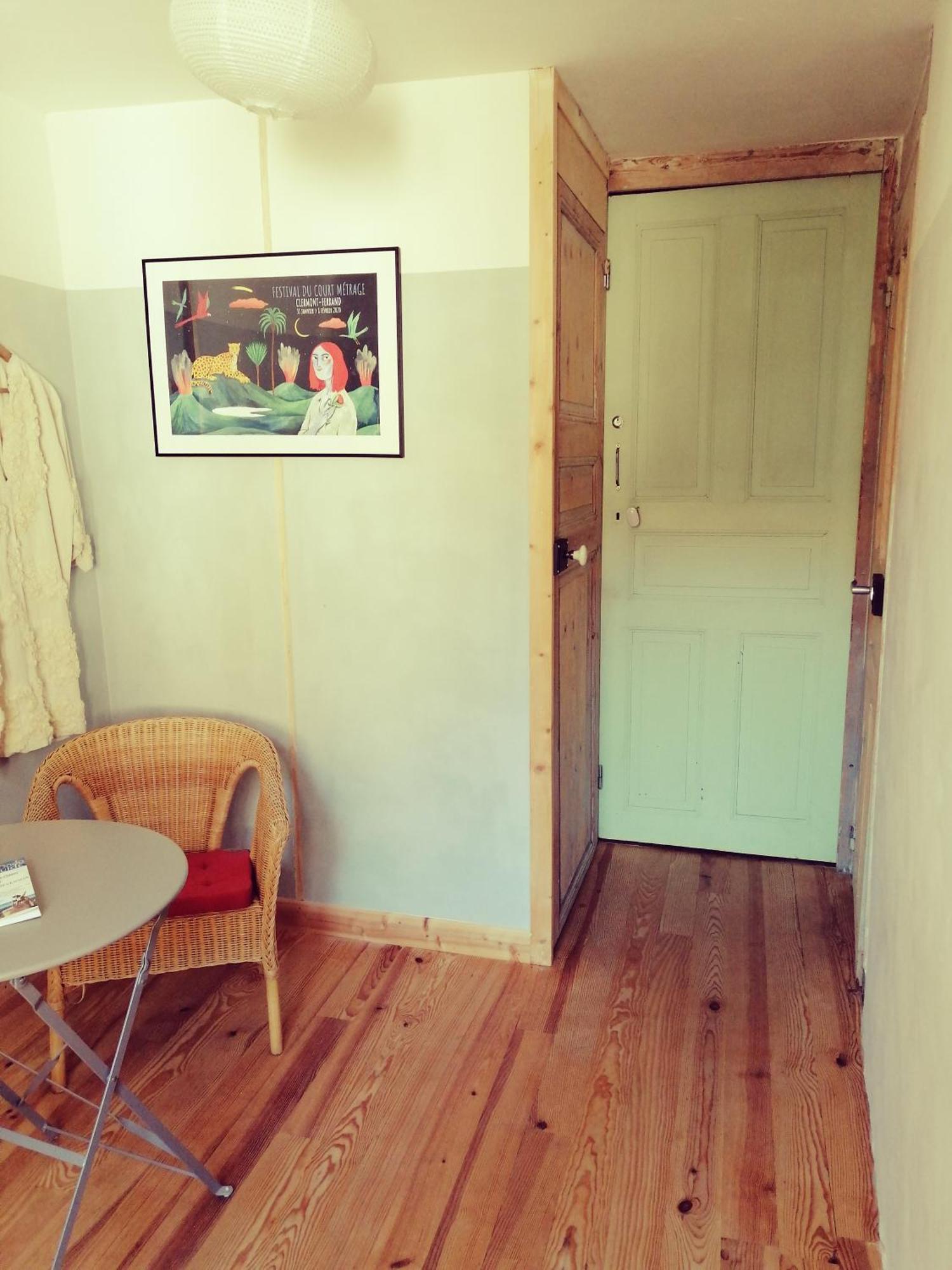 File Dans Ta Chambre ! Le Monastier sur Gazeille Bilik gambar